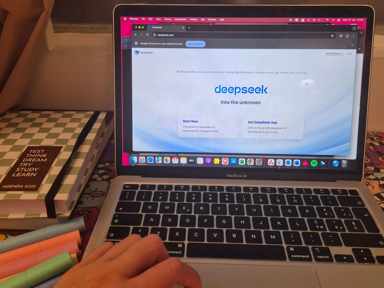 DeepSeek Membatasi Pendaftaran Menyusul Serangan Siber