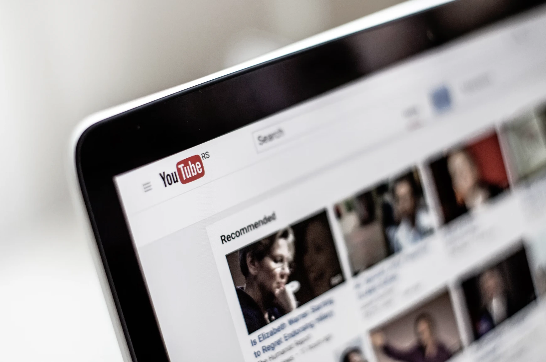 Hacker Memeras YouTuber untuk Menyebarkan Malware