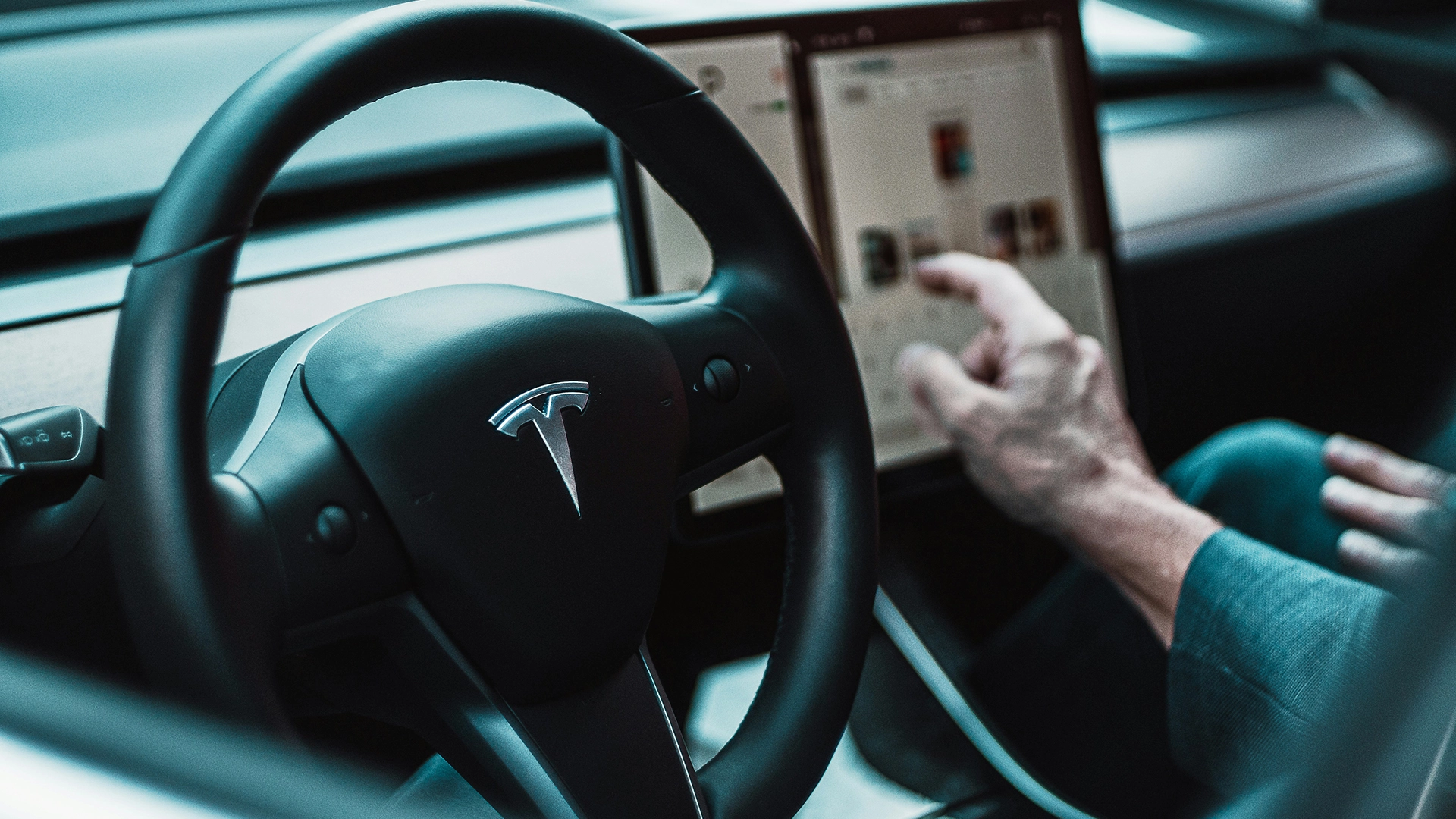 Tesla Terkena Vonis $243M Setelah Hacker Mengembalikan Data Kecelakaan